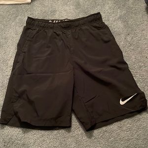 Nike Shorts - black